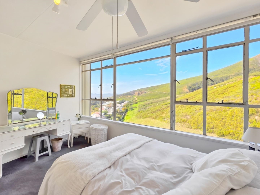 1 Bedroom Property for Sale in Vredehoek Western Cape